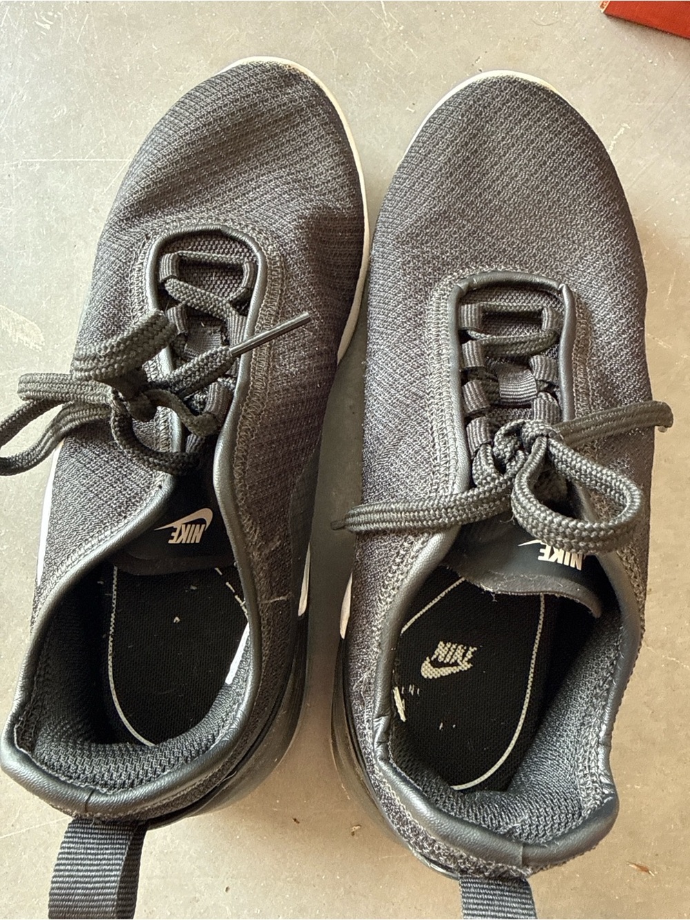 Nike Air Women’s Black Sneakers with White Midsole